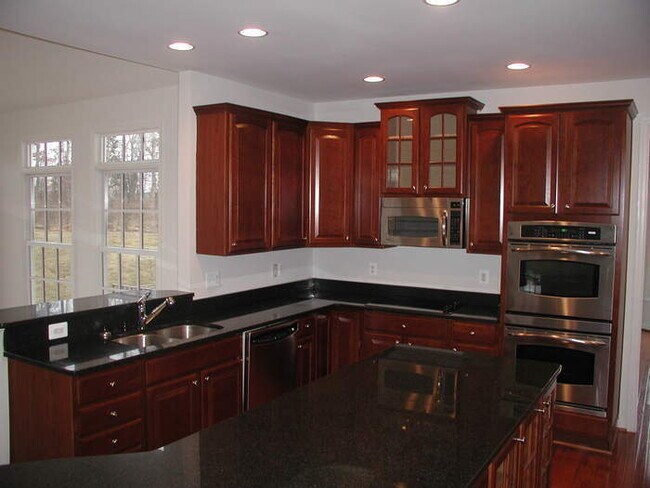 Foto del edificio - Beautiful 4 bedroom custom built home in the exclusive Creekside Neighborhood in Old Trail!