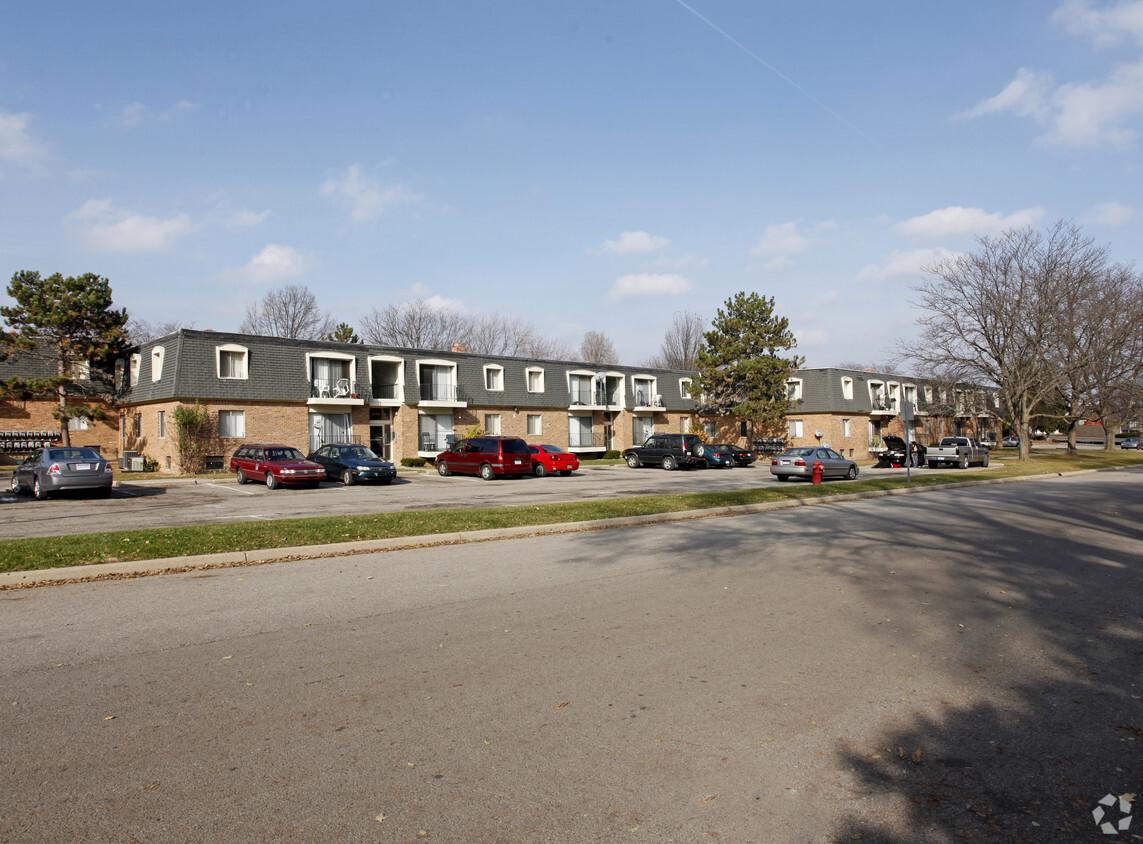 Primary Photo - Greenway Park Apartments