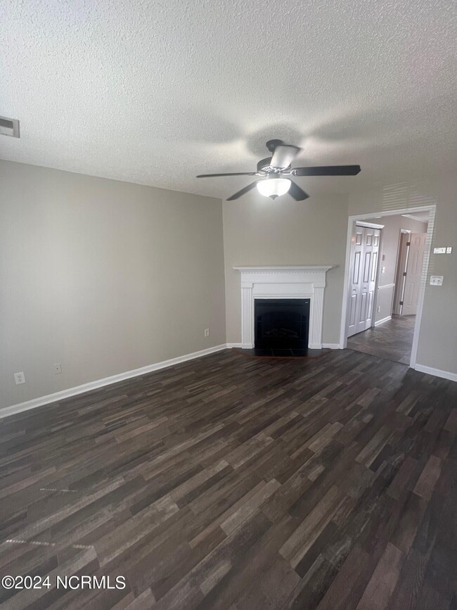 Foto del edificio - 2112 Flagstone Ct