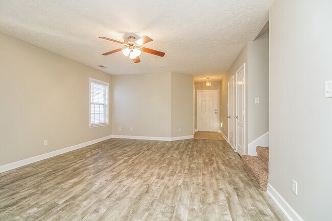 Building Photo - 1625 Beaconcrest Cir