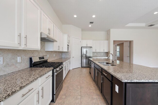Building Photo - 127 Shores Pointe Dr