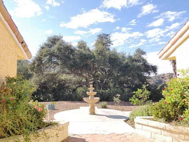 Foto del edificio - 17381 Canyon Heights Dr