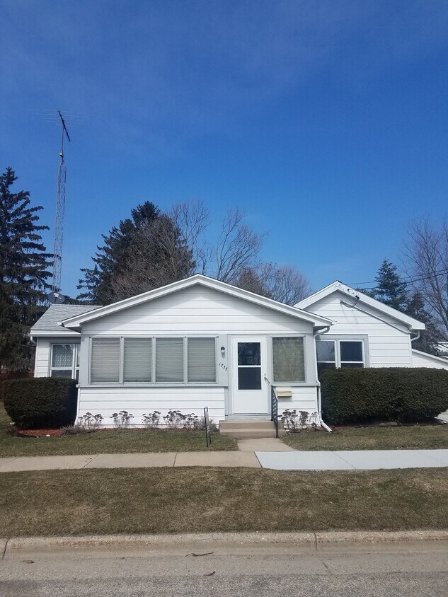 1737 17th St, Monroe, WI 53566 House Rental in Monroe, WI