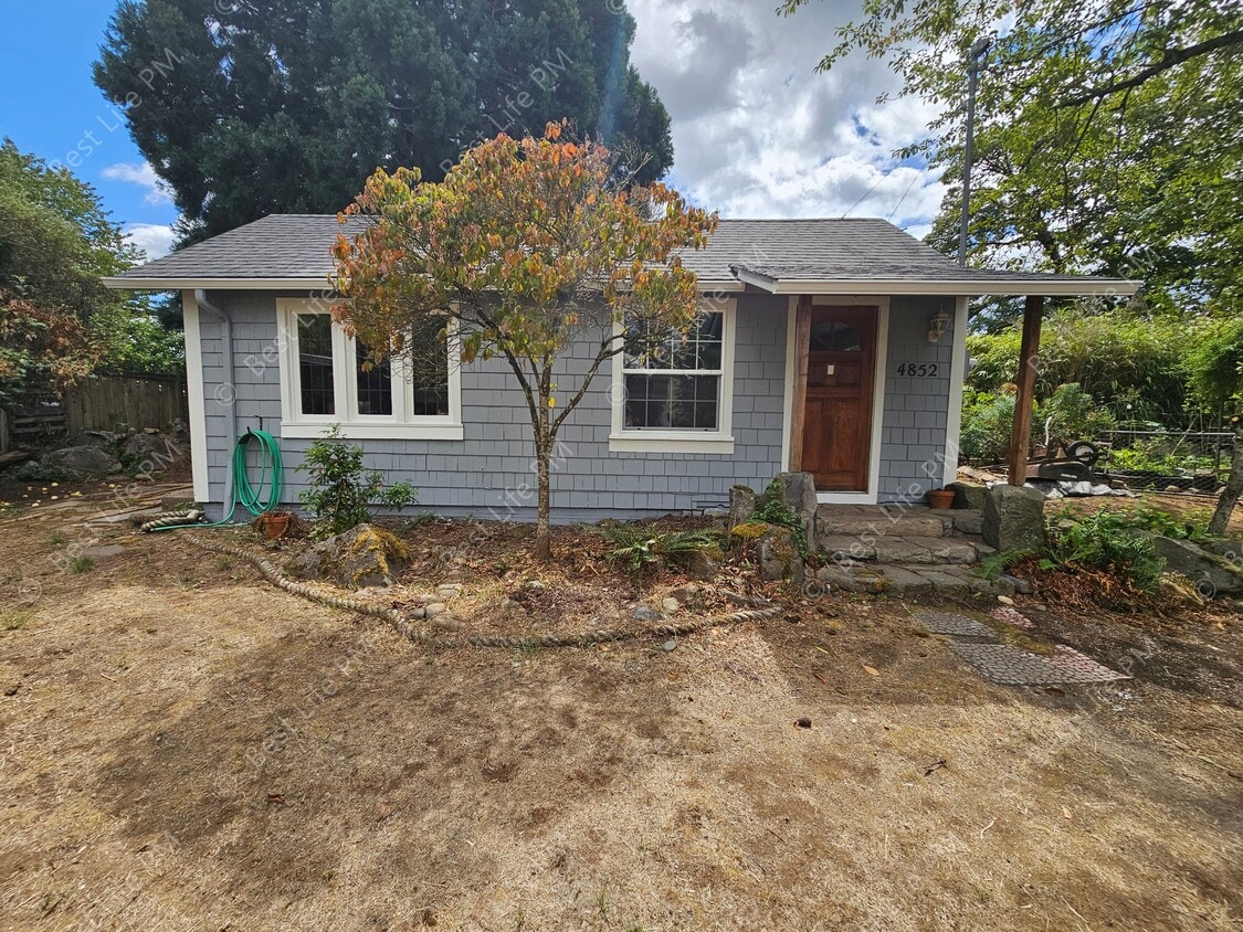 Primary Photo - 4852 NE Going St