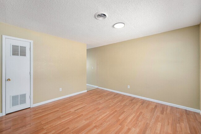 Foto del edificio - Beautiful 2BR/1BA Duplex in Independence!