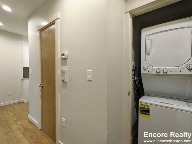 Foto del edificio - 2 Belvedere Pl. Unit 3