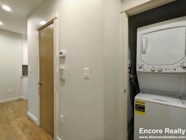 Building Photo - 2 Belvedere Pl. Unit 3