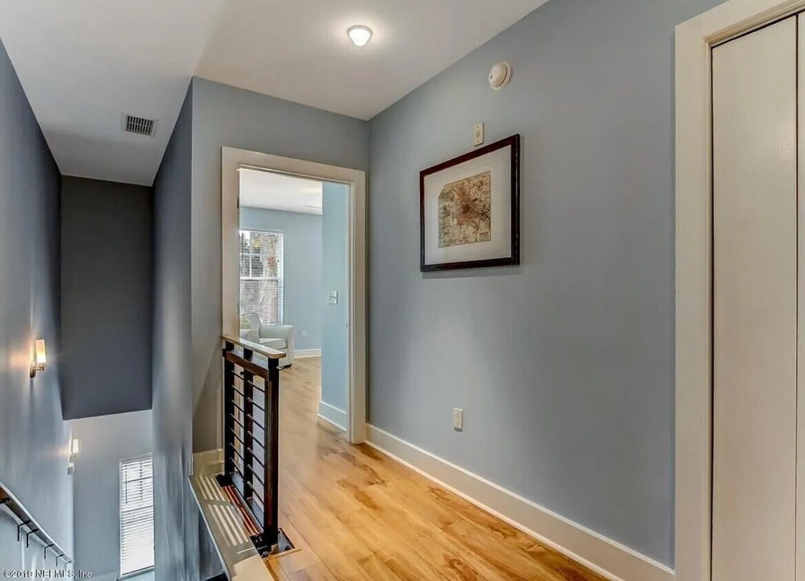Foto principal - 1661 Riverside Ave