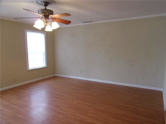 Foto del edificio - 1333 Victoria St