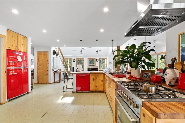 Building Photo - 5204 Cueva Dr