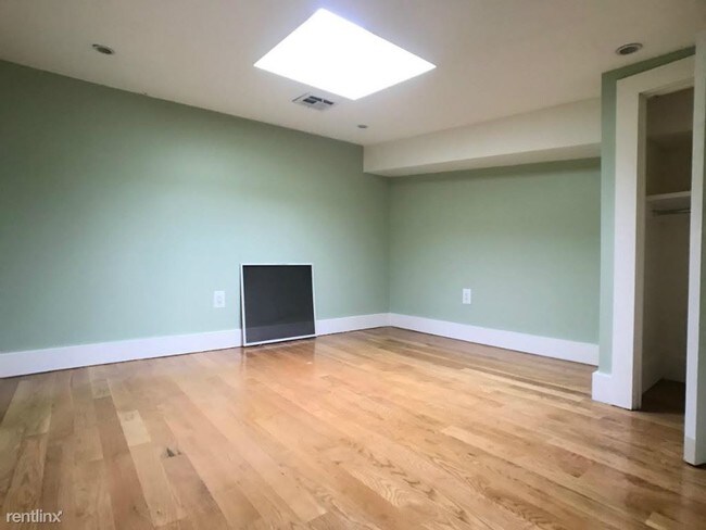 Building Photo - 917 Broadway