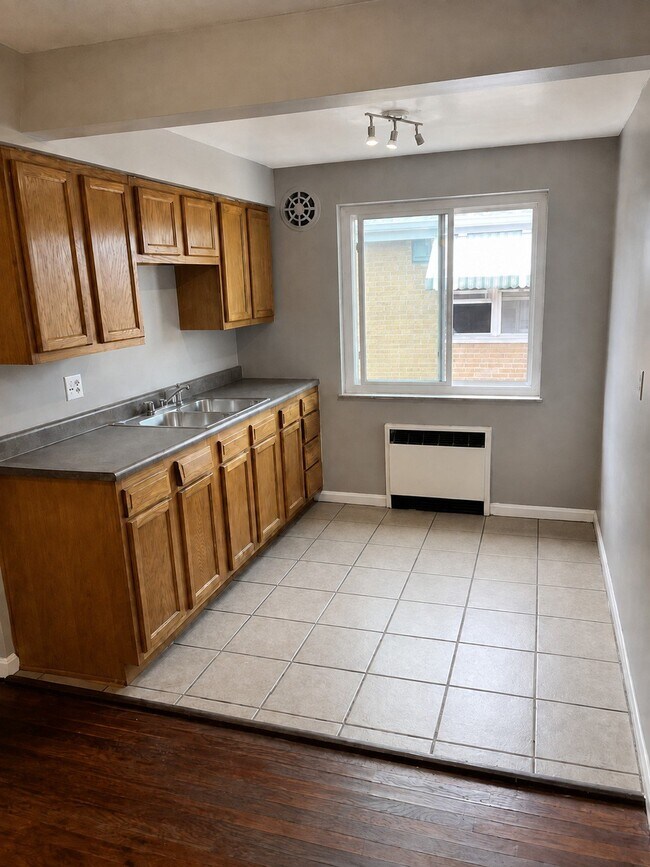 Building Photo - 3903 E Gatewood Ln