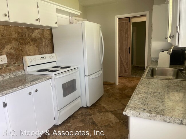 Building Photo - 4 br, 2 bath House - 145 N. 600 E.