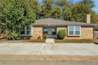 Building Photo - 1321 Parkway Ct