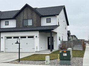 Building Photo - 1312 Fozzie Ln