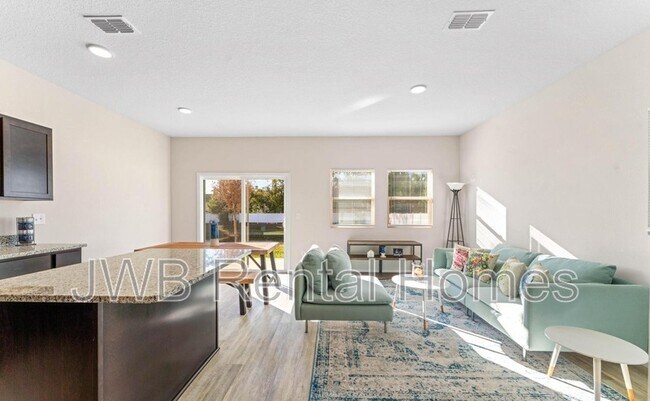 Foto del edificio - 6059 Carolines Ct