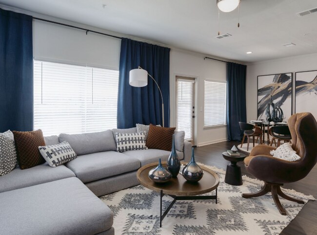 Foto del edificio - 8150 Willancy Ln