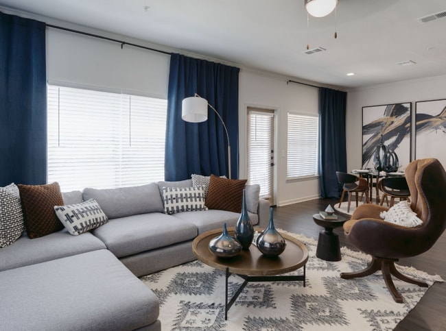 Foto del edificio - 8150 Willancy Ln