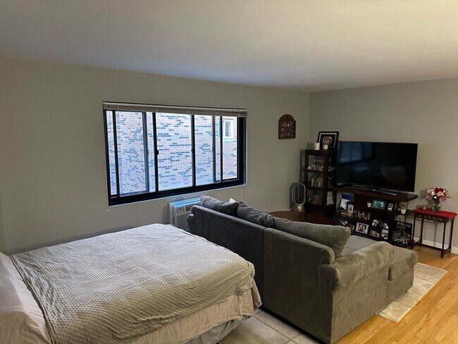 Foto del edificio - 2336 N Commonwealth Ave