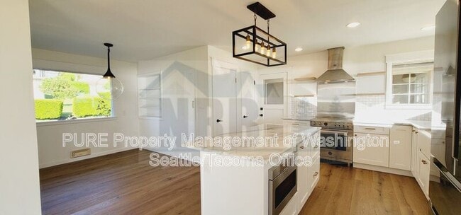 Building Photo - 5010 Varco Rd NE
