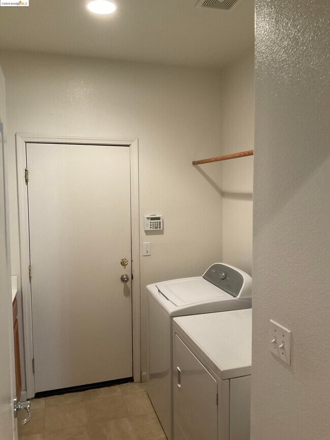 Building Photo - 2669 Zepher Ct