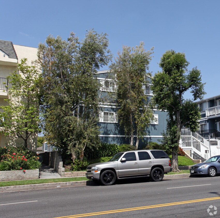 Foto del edificio - 7443-7447 Haskell Ave