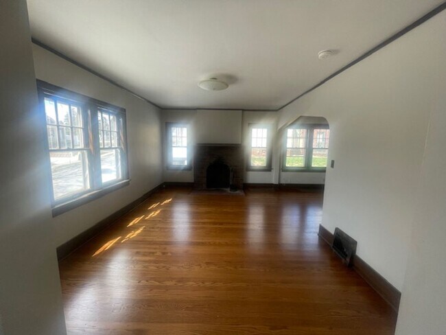 Building Photo - 1109 S 61st St