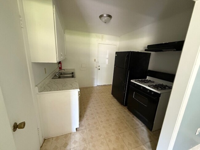 Foto del edificio - Remodeled 2 Bedroom Apartment