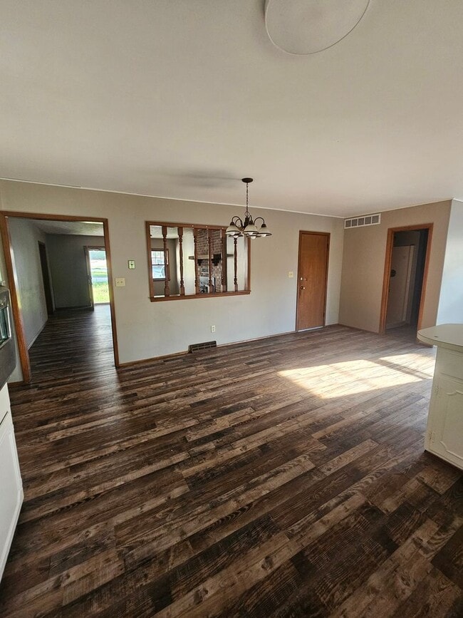 Building Photo - 3 Bedroom | 2 Bathroom | 2 Car Garage | Springfield MO!