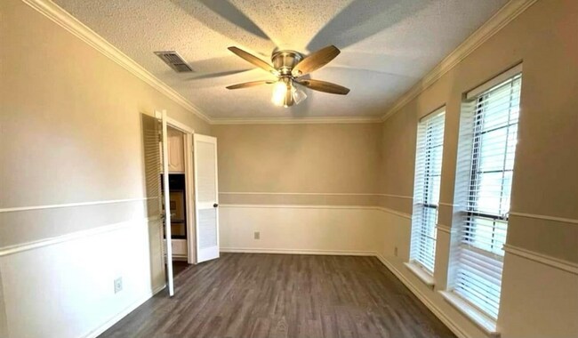 Foto del edificio - Spacious Pleasant Grove Home available for rent!