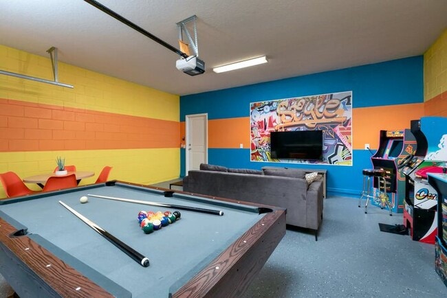 Building Photo - Breez Villa