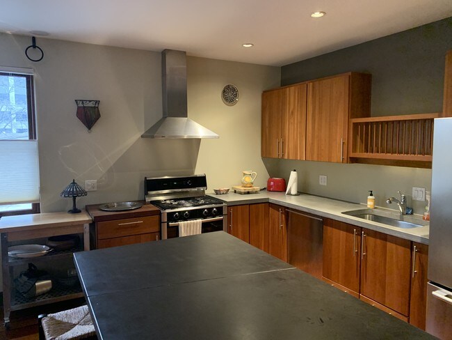 cocina - 191 S Winooski Ave
