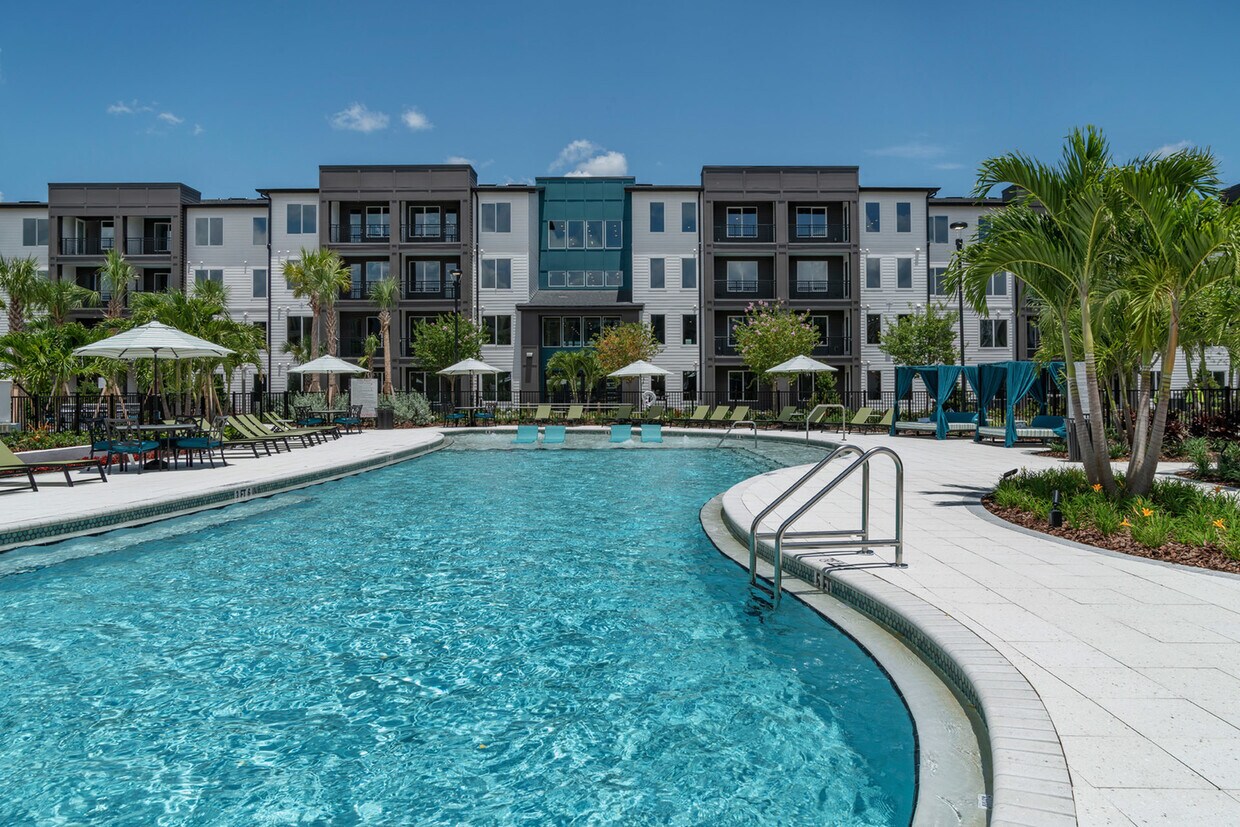 AVLI at Crosstown Center Apartments 9539 Delaney Creek Blvd Tampa, FL
