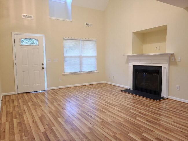 Foto del edificio - Four Bedroom House in Good Location