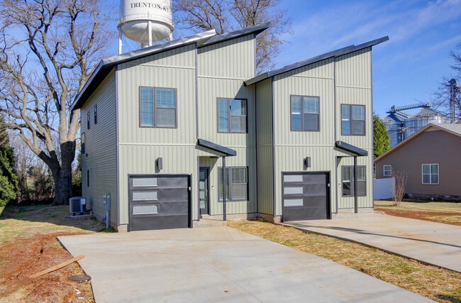 Building Photo - 102 Rosenwald St