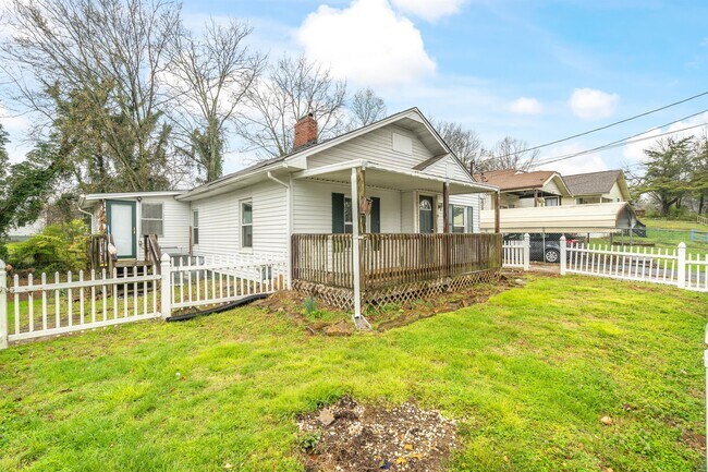 Photo - 1865 Beech St SE House