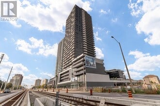 Building Photo - 5105-5105 Hurontario St