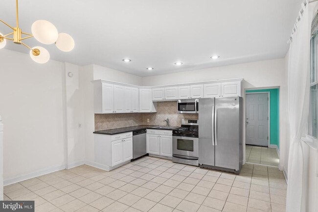 Building Photo - 2734 Edgemont St