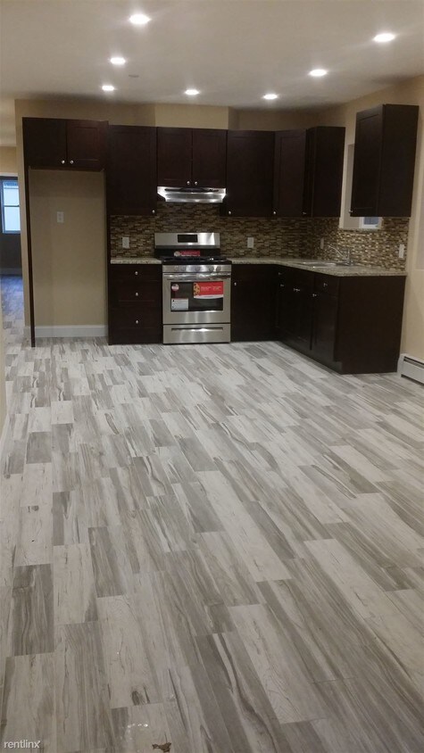 Primary Photo - 2 br, 1 bath Apartment - 10128 99th St