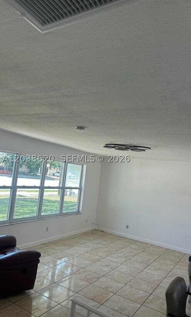 Building Photo - 4020 Country 0