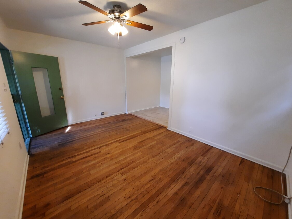 Primary Photo - 4880 Tujunga Ave