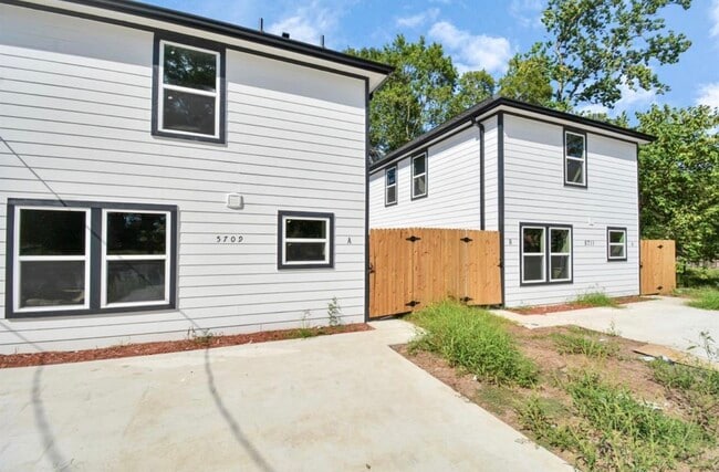 Building Photo - 5709 Breland St