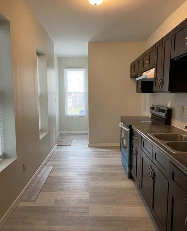 Building Photo - Single Family Home