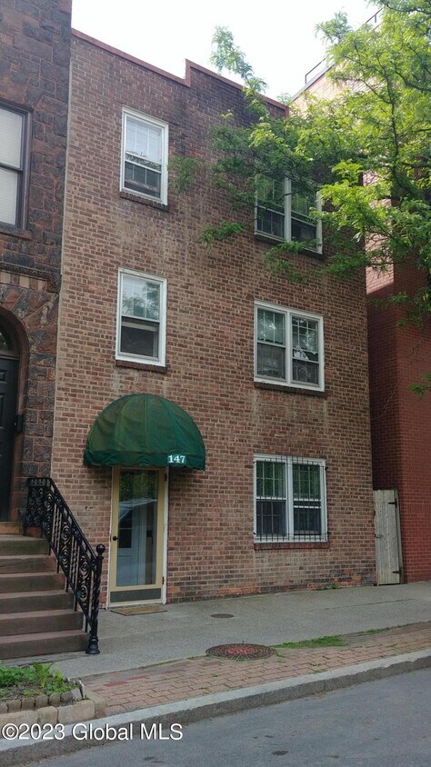 Primary Photo - 147 Eagle St