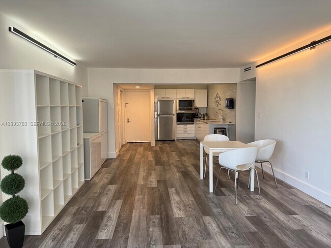 Foto del edificio - 20335 W Country Club Dr