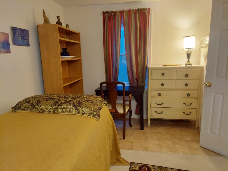 Foto del edificio - 9305 Linden Ln