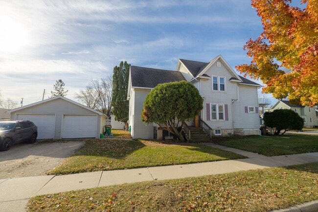 Building Photo - 355 Doty St