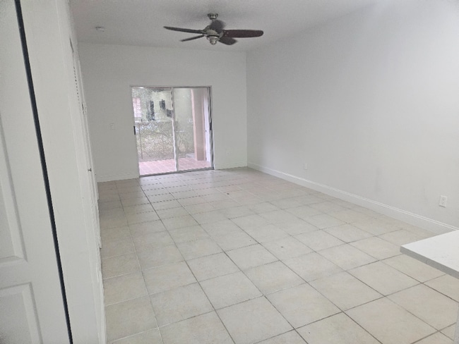 Foto del edificio - 3732 SW 7th Pl