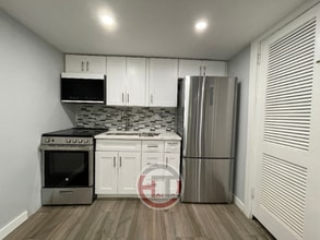 Building Photo - 1529 Dwight Pl