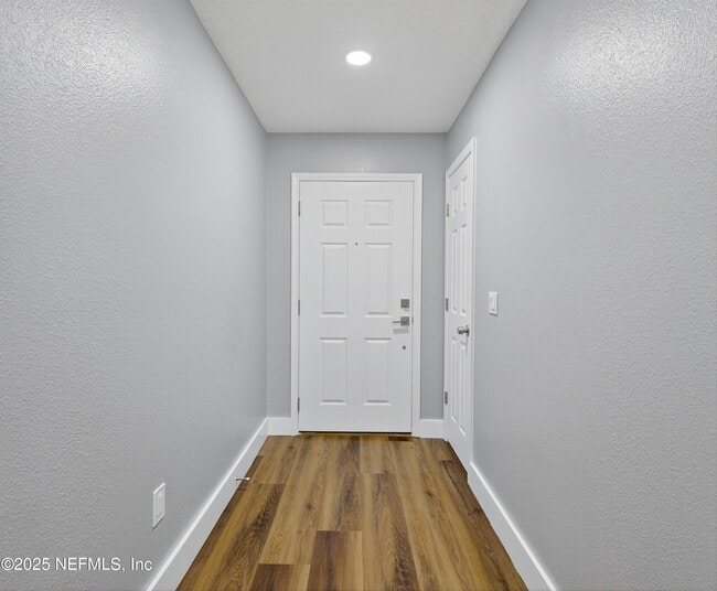 Foto del edificio - 834 Black Cherry Dr S